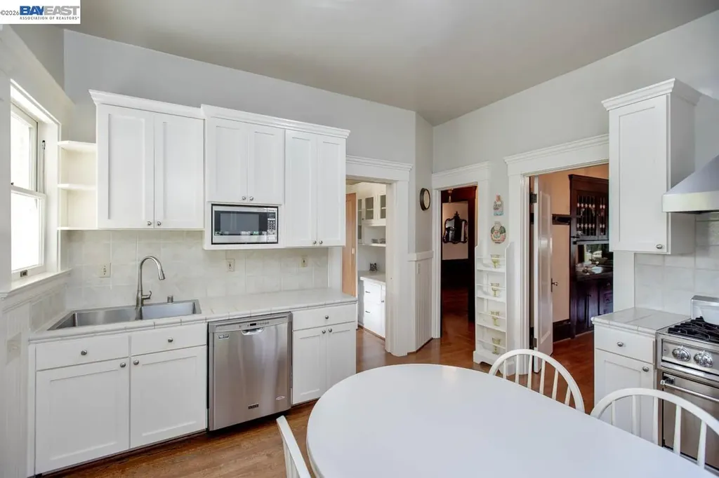 2056 Santa Clara Avenue Alameda CA 94501