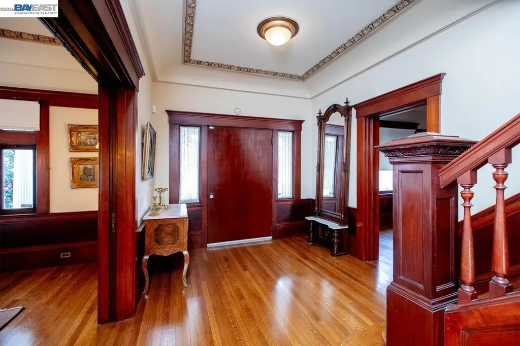 2056 Santa Clara Avenue Alameda CA 94501