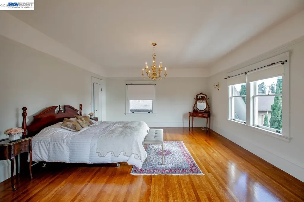 2056 Santa Clara Avenue Alameda CA 94501