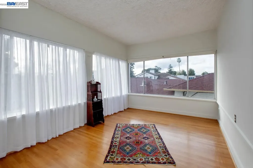 2056 Santa Clara Avenue Alameda CA 94501