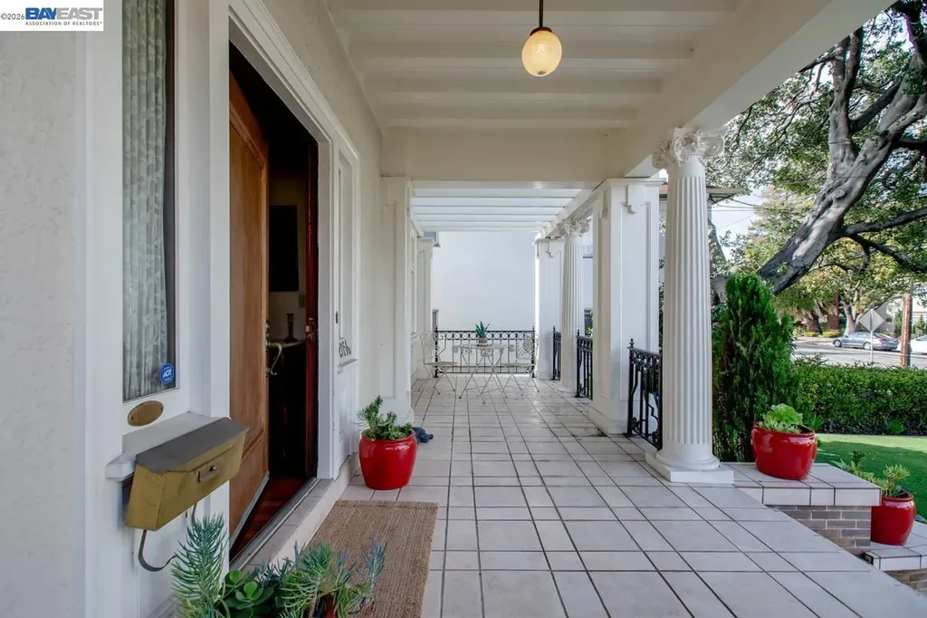 2056 Santa Clara Avenue Alameda CA 94501