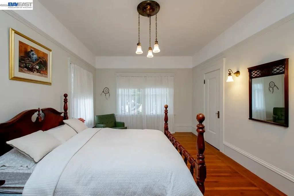 2056 Santa Clara Avenue Alameda CA 94501