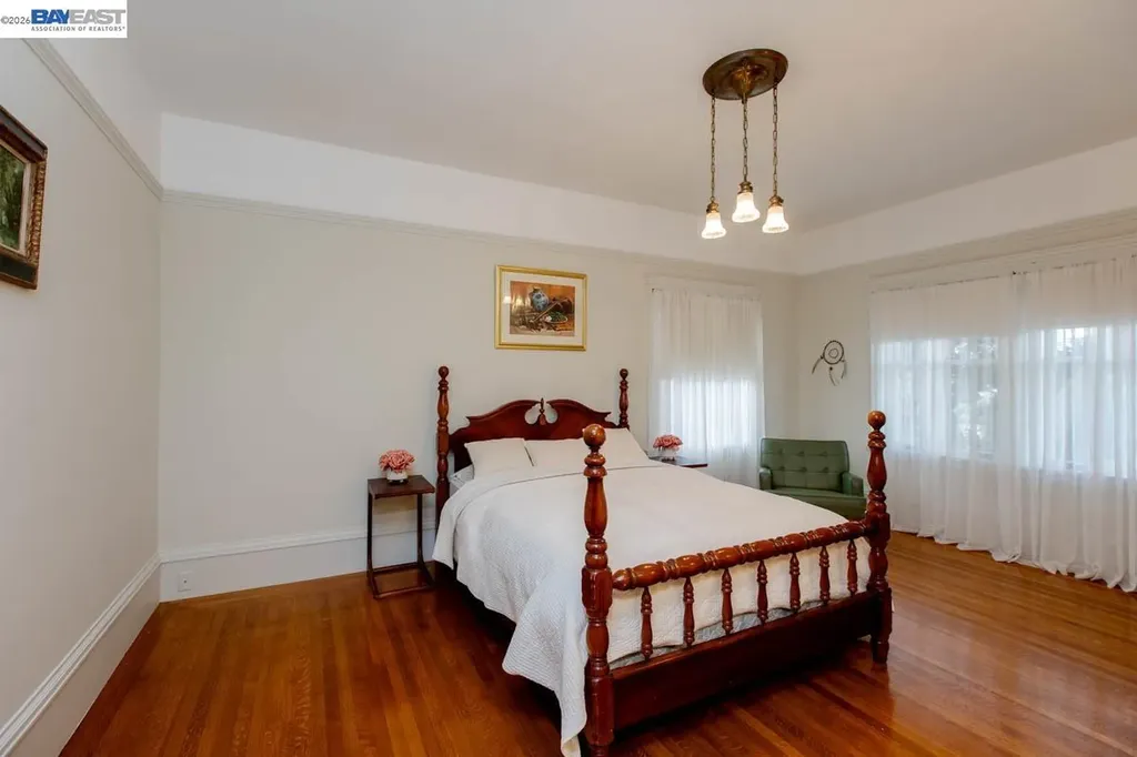 2056 Santa Clara Avenue Alameda CA 94501