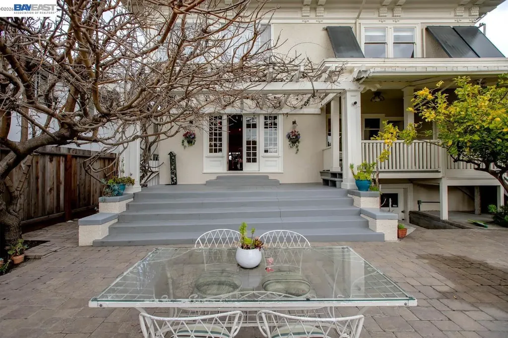 2056 Santa Clara Avenue Alameda CA 94501