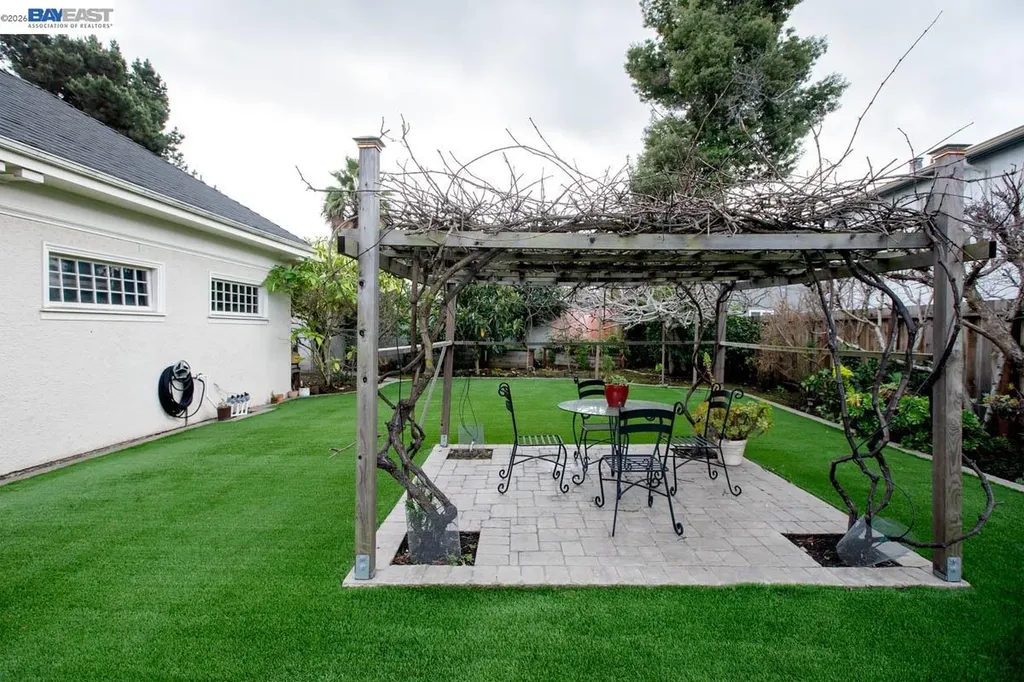 2056 Santa Clara Avenue Alameda CA 94501