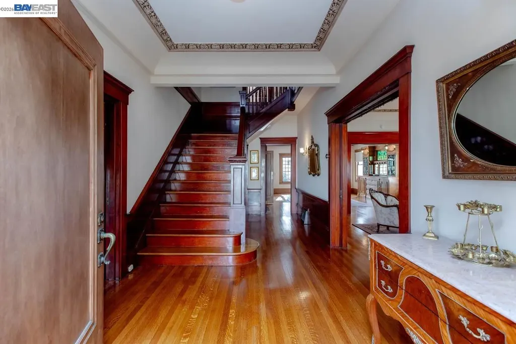 2056 Santa Clara Avenue Alameda CA 94501