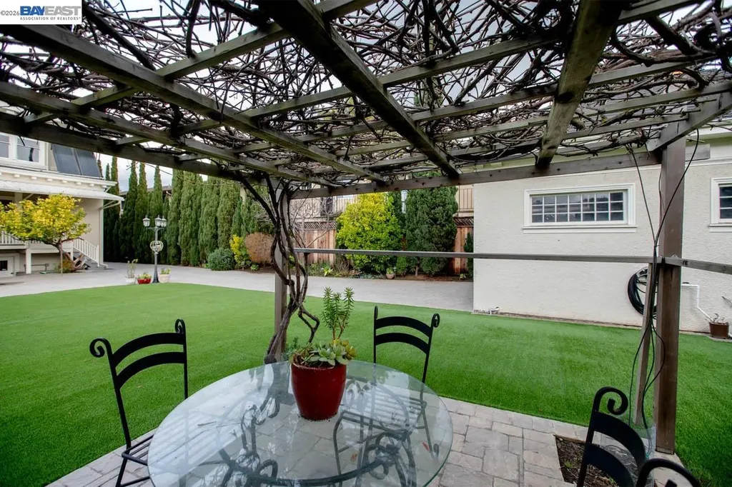 2056 Santa Clara Avenue Alameda CA 94501