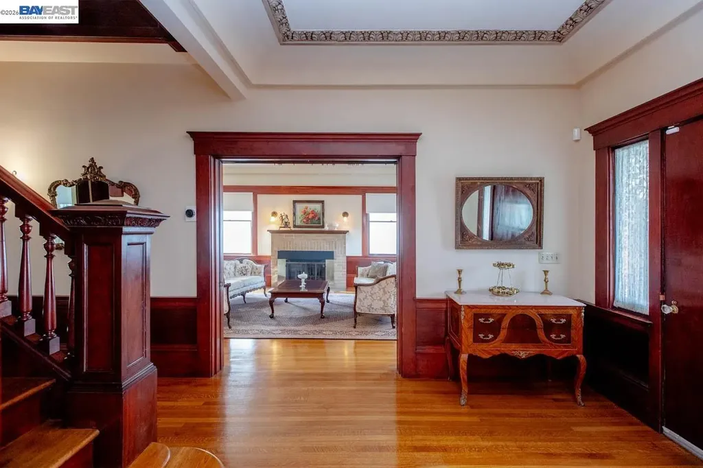 2056 Santa Clara Avenue Alameda CA 94501