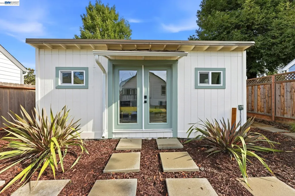 1834 8th Street Alameda CA 94501