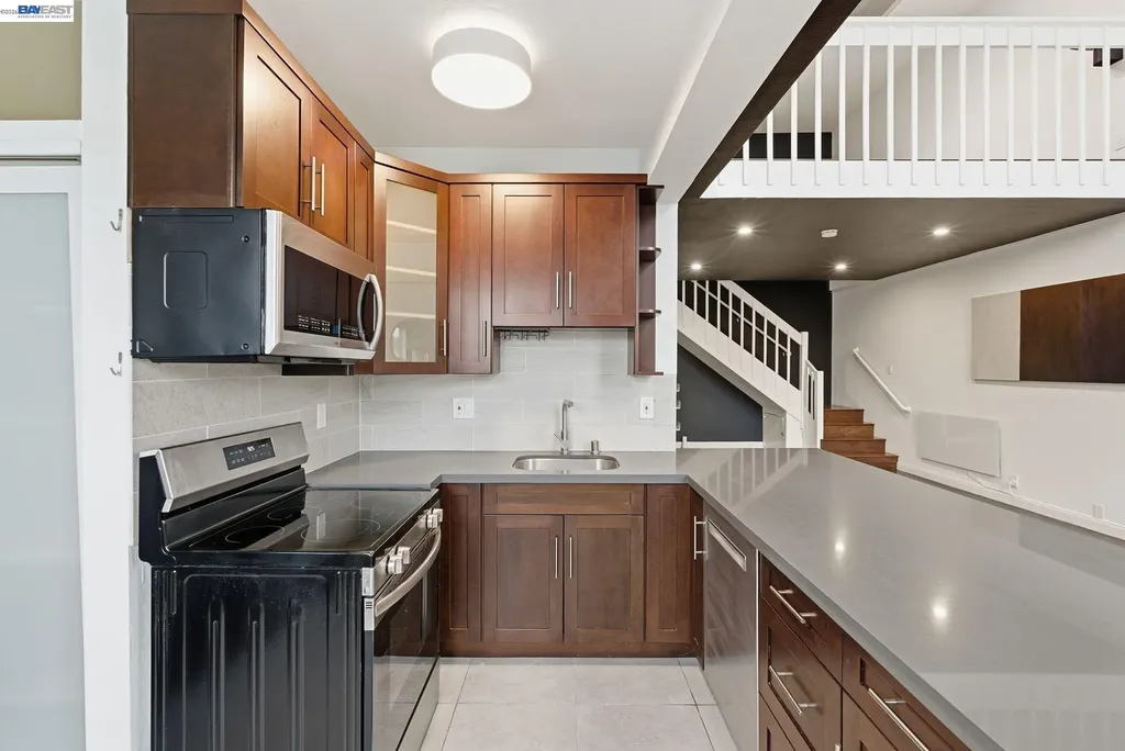 1004 9th Avenue Oakland CA 94606