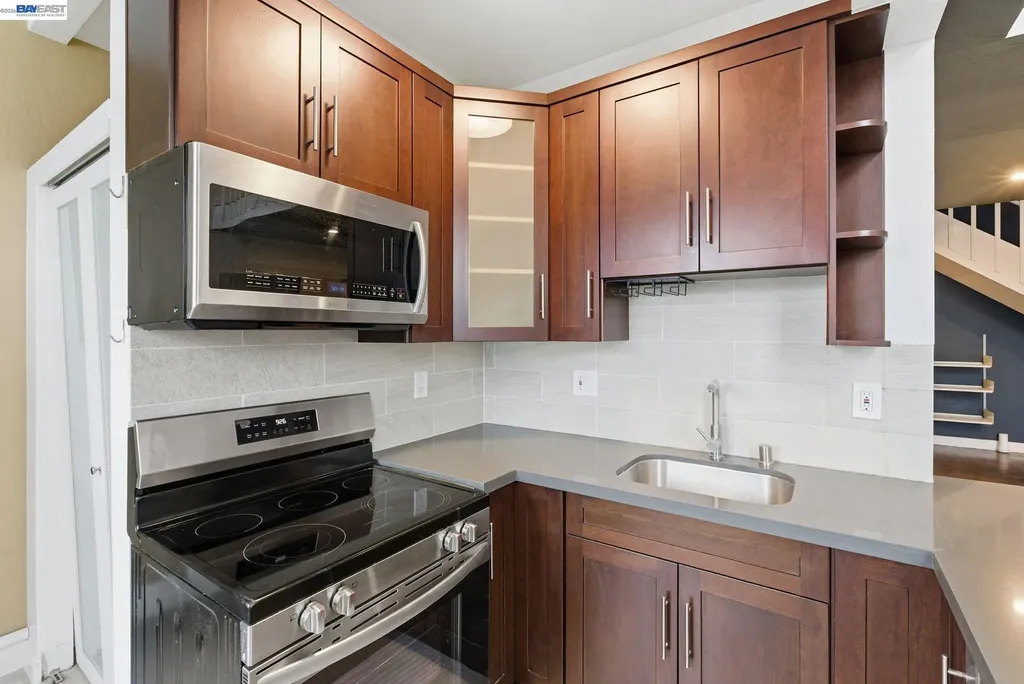 1004 9th Avenue Oakland CA 94606