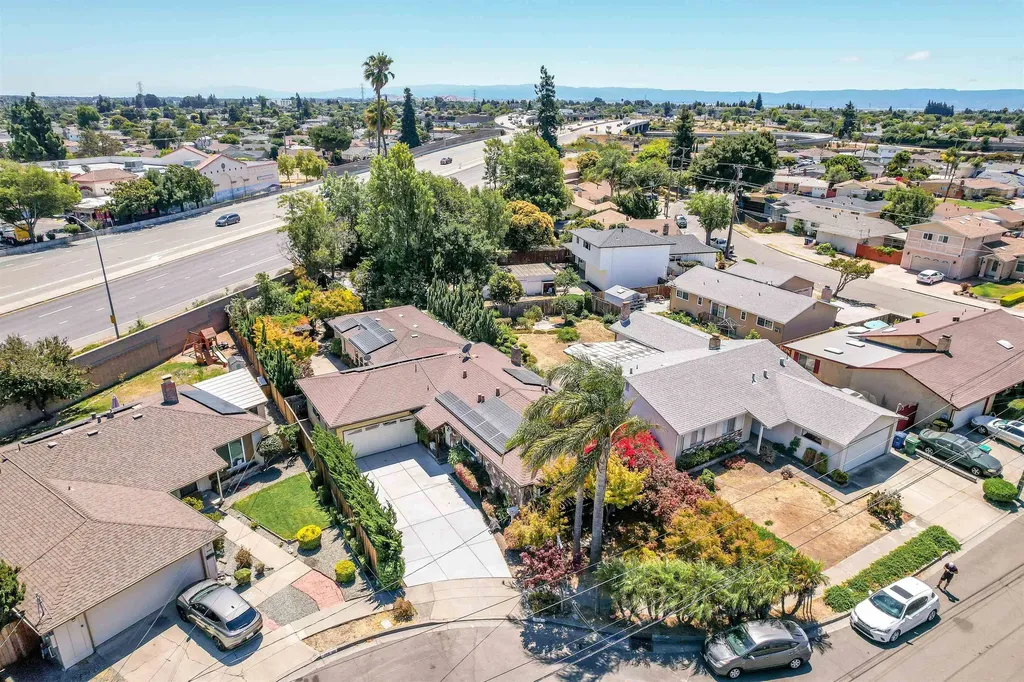 512 Teasdale Place Hayward CA 94544