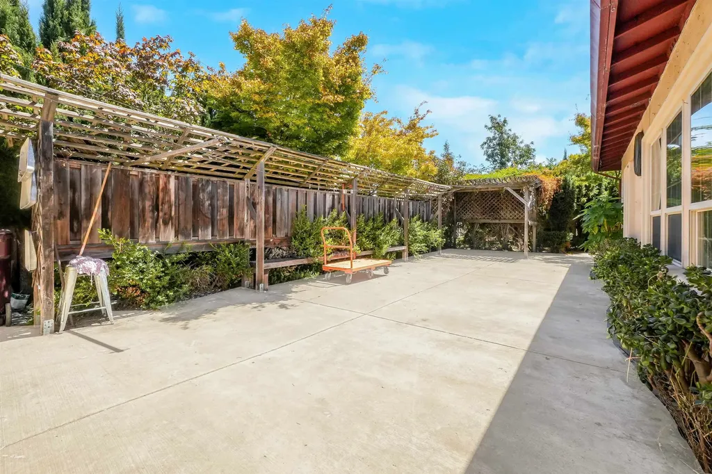 512 Teasdale Place Hayward CA 94544