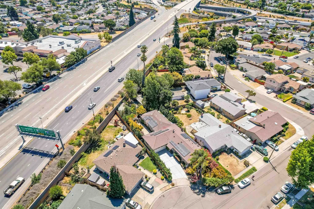 512 Teasdale Place Hayward CA 94544