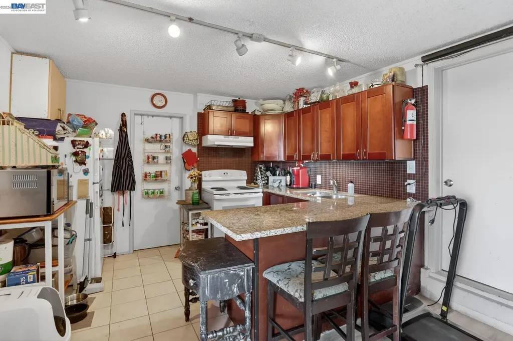 16605 Rolando Avenue Castro Valley CA 94578