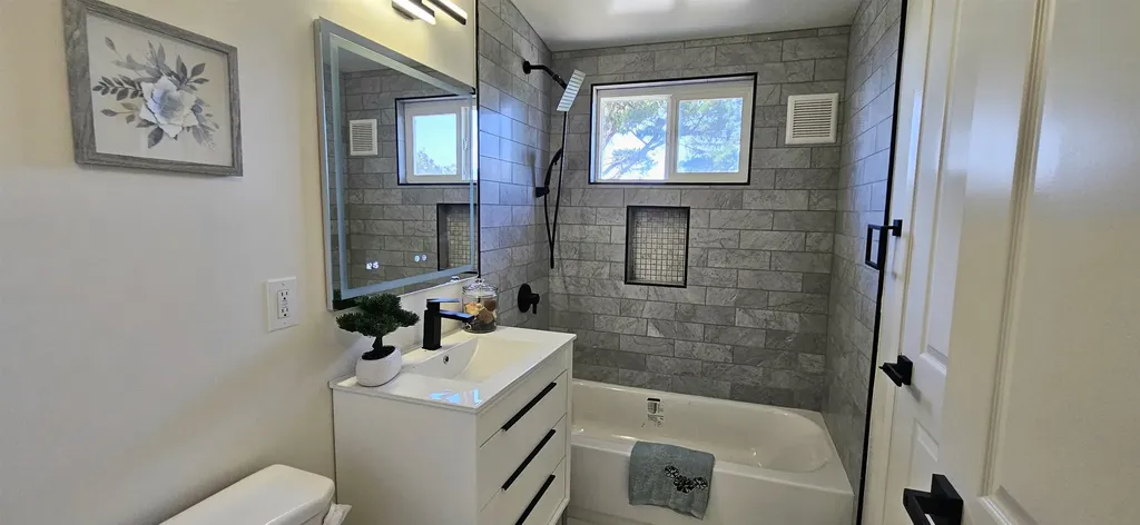 7030 Snake Road Oakland CA 94611