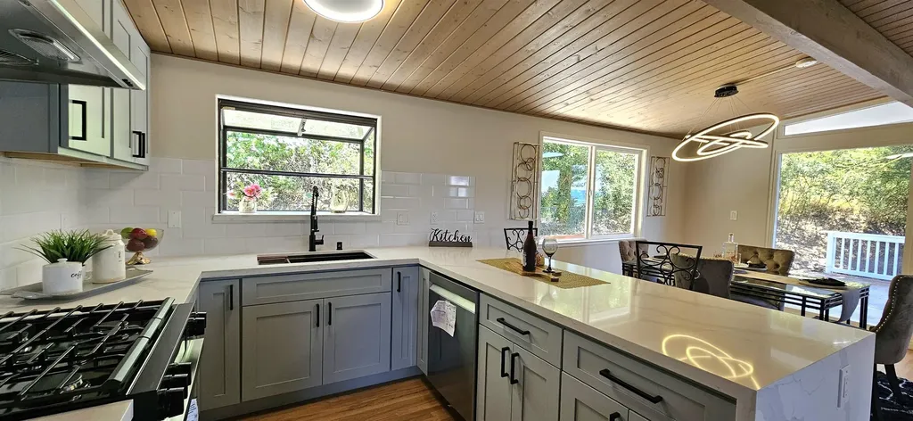 7030 Snake Road Oakland CA 94611