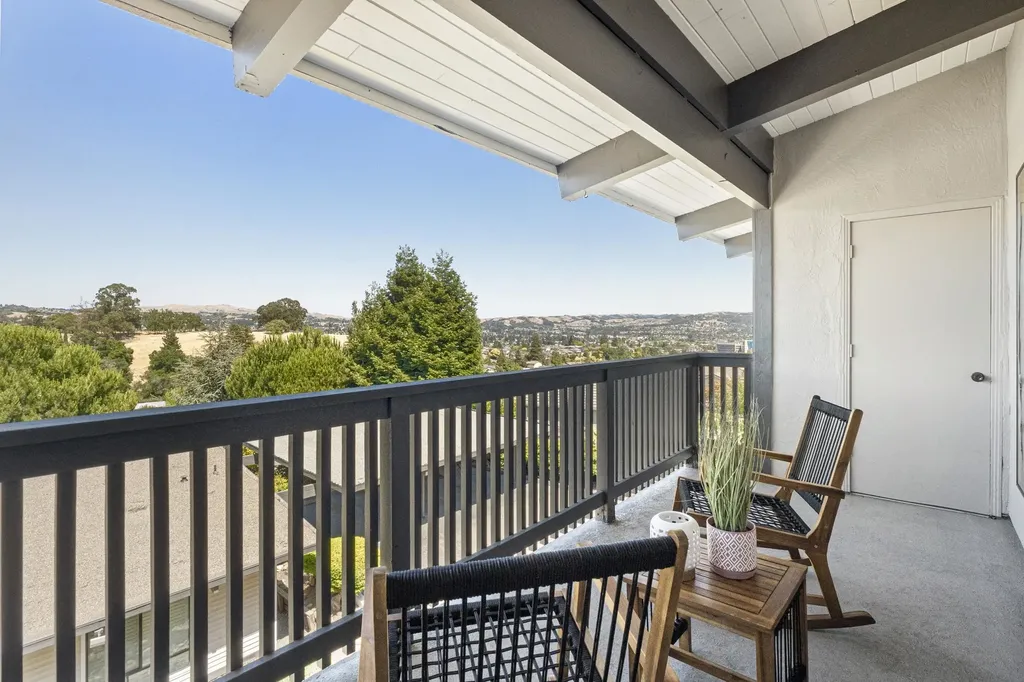 19100 Crest Avenue Castro Valley CA 94546