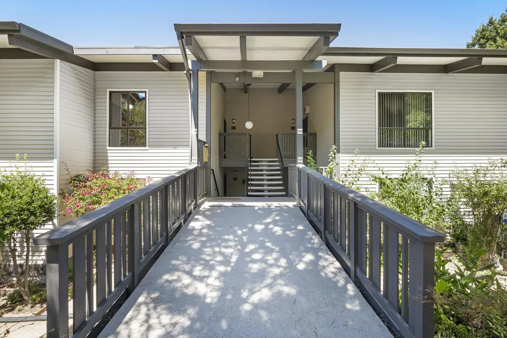 19100 Crest Avenue Castro Valley CA 94546