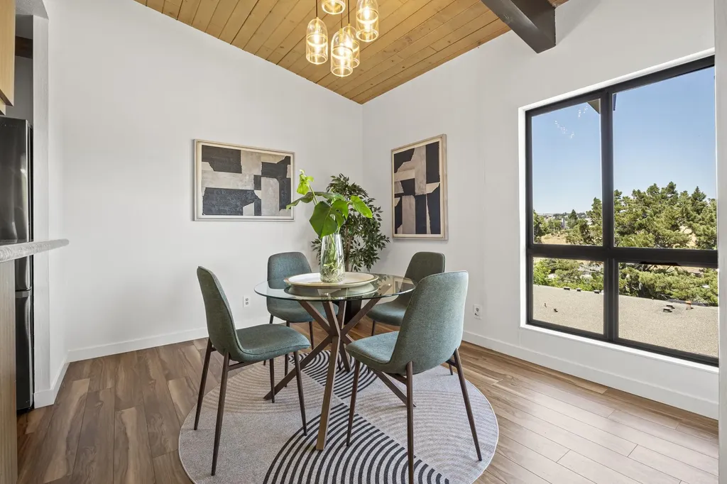 19100 Crest Avenue Castro Valley CA 94546