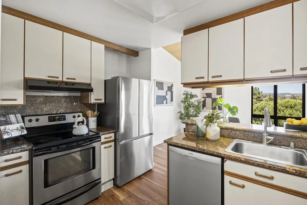 19100 Crest Avenue Castro Valley CA 94546