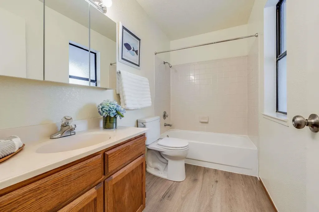 3648 Grand Avenue Oakland CA 94610