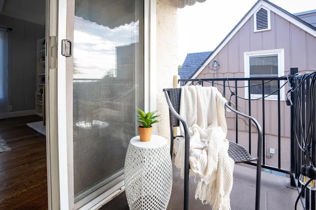 2925 El Monte Avenue Oakland CA 94605