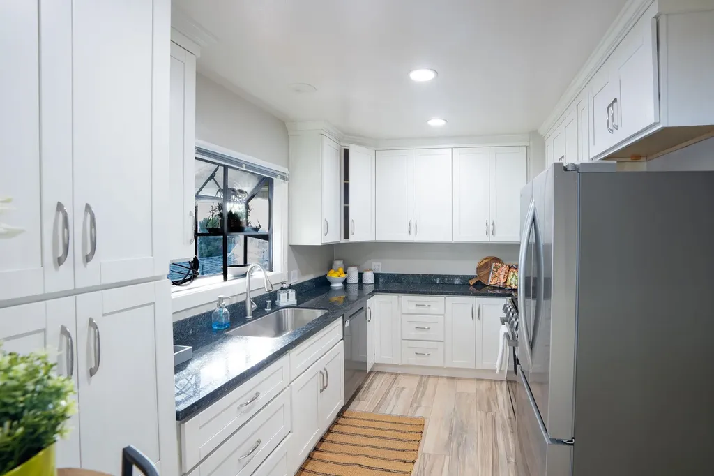 2925 El Monte Avenue Oakland CA 94605