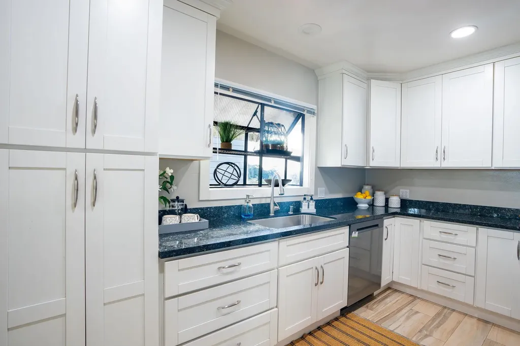 2925 El Monte Avenue Oakland CA 94605