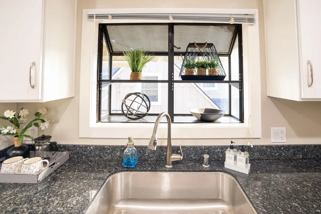 2925 El Monte Avenue Oakland CA 94605