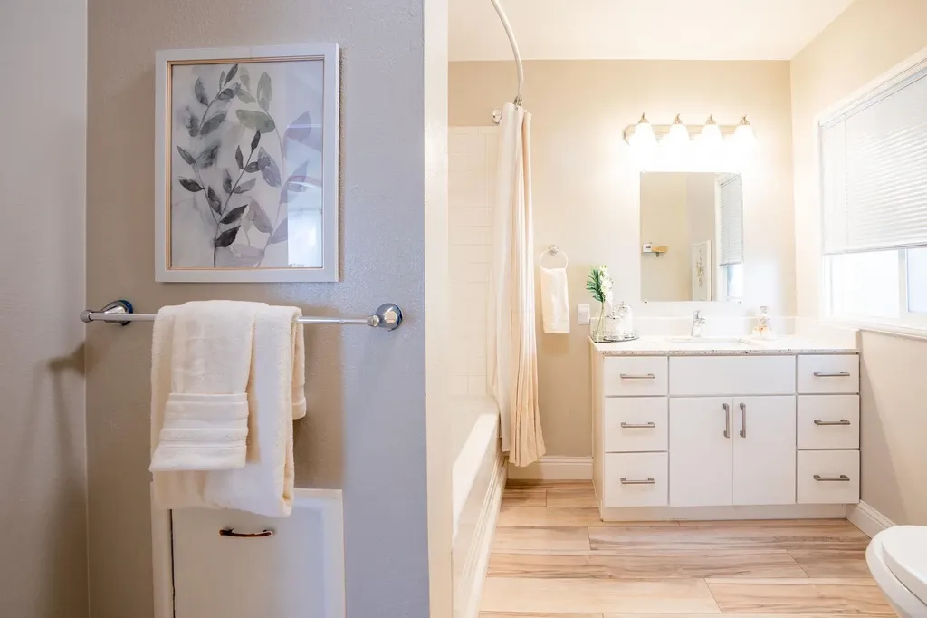 2925 El Monte Avenue Oakland CA 94605