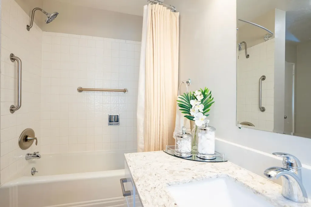 2925 El Monte Avenue Oakland CA 94605