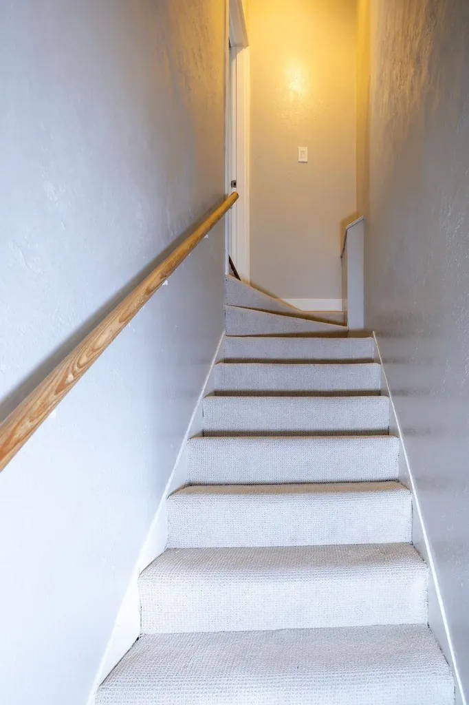 2925 El Monte Avenue Oakland CA 94605