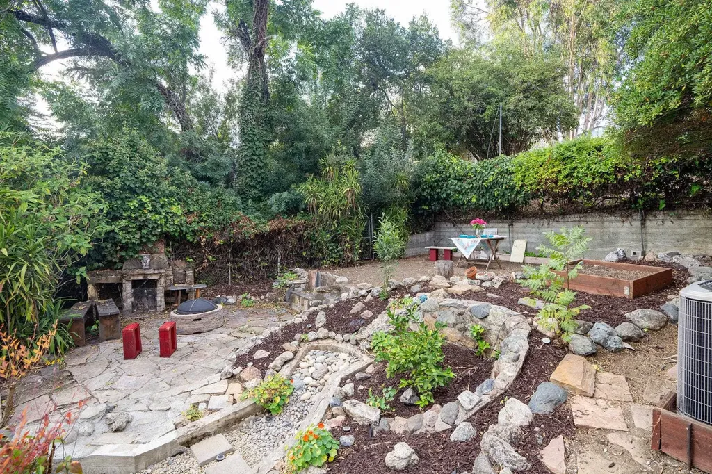 2925 El Monte Avenue Oakland CA 94605