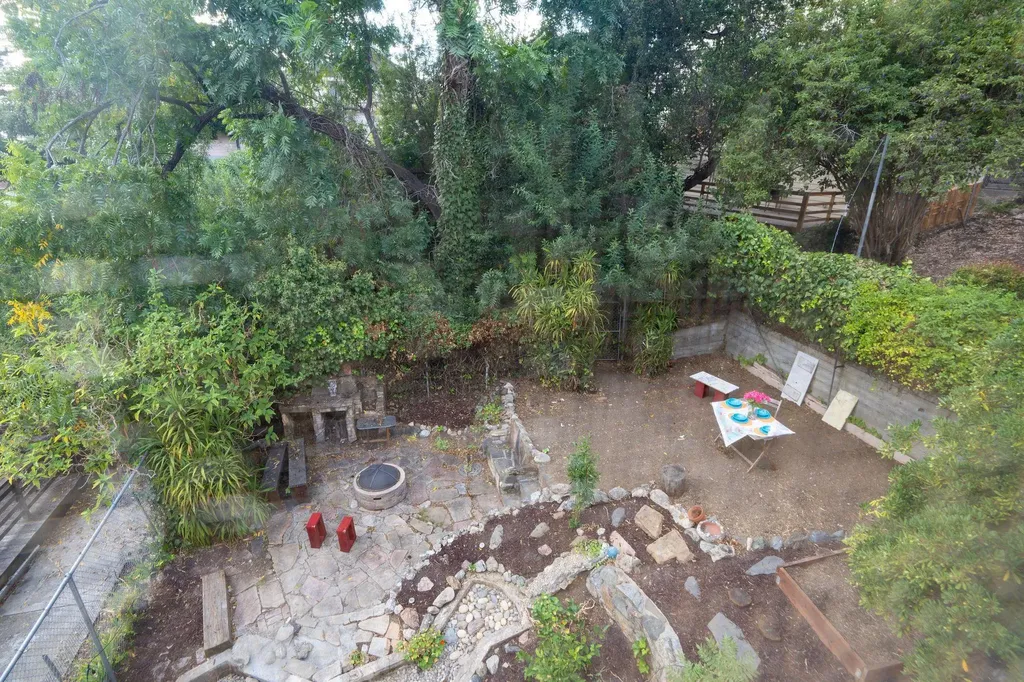 2925 El Monte Avenue Oakland CA 94605