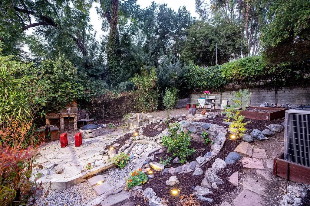 2925 El Monte Avenue Oakland CA 94605