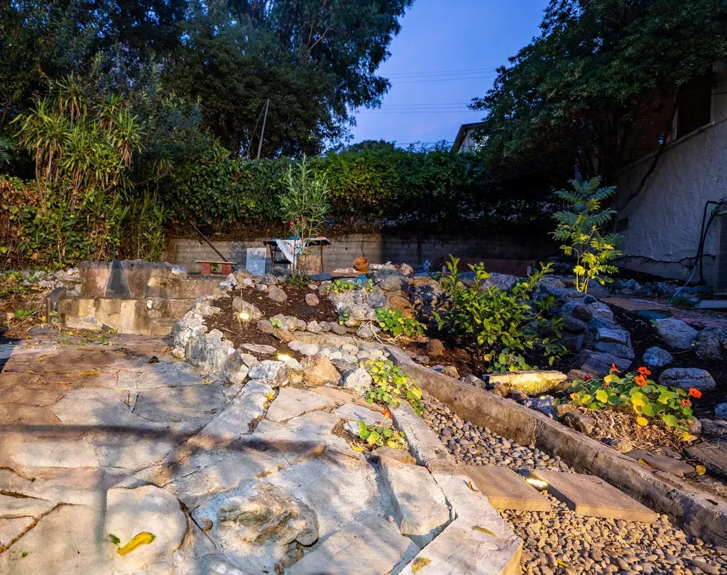 2925 El Monte Avenue Oakland CA 94605