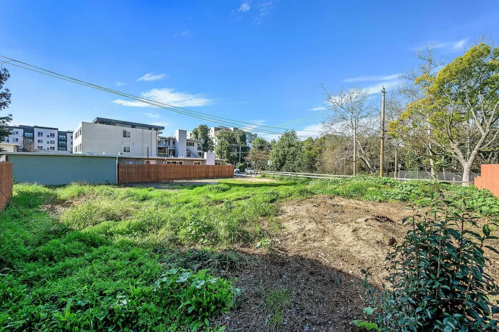 1289 Russell Way Hayward CA 94541