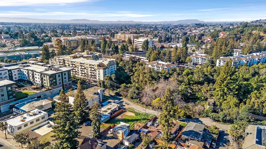 1289 Russell Way Hayward CA 94541