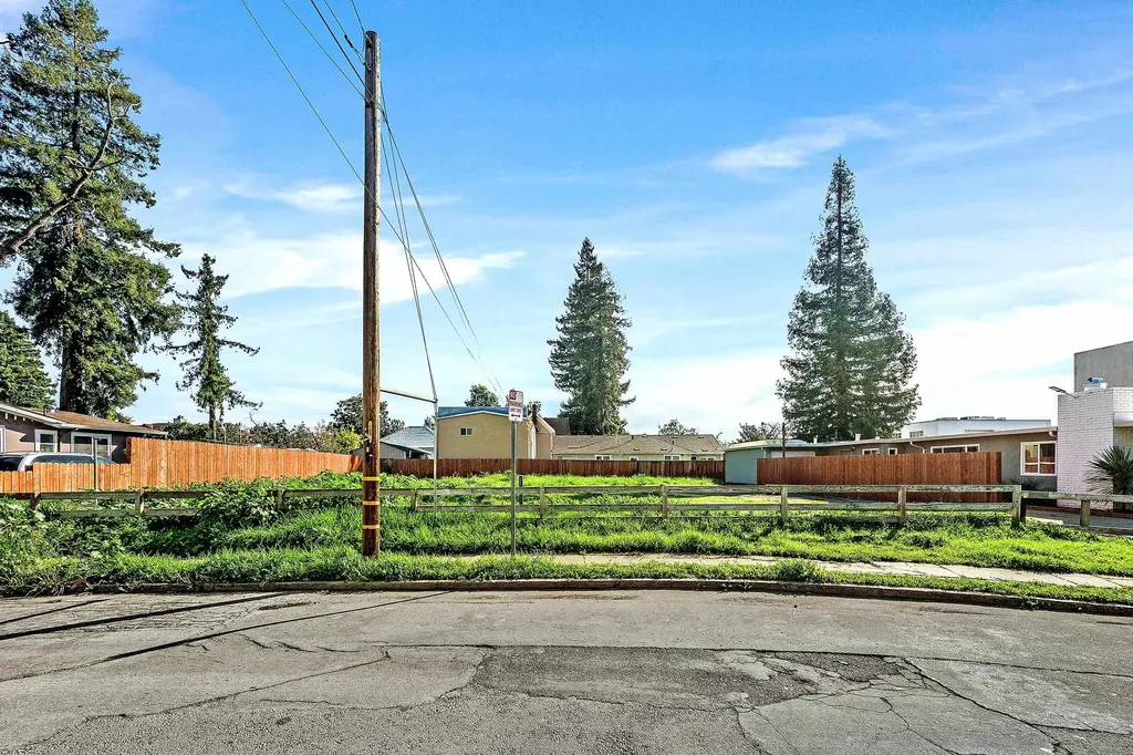 1289 Russell Way Hayward CA 94541