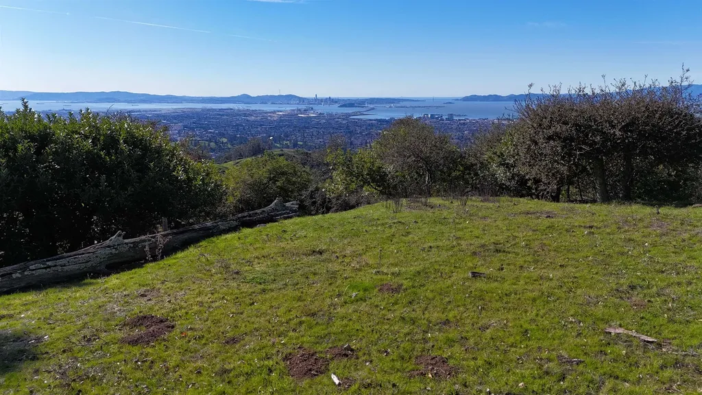6108 Skyline Boulevard Oakland CA 94611
