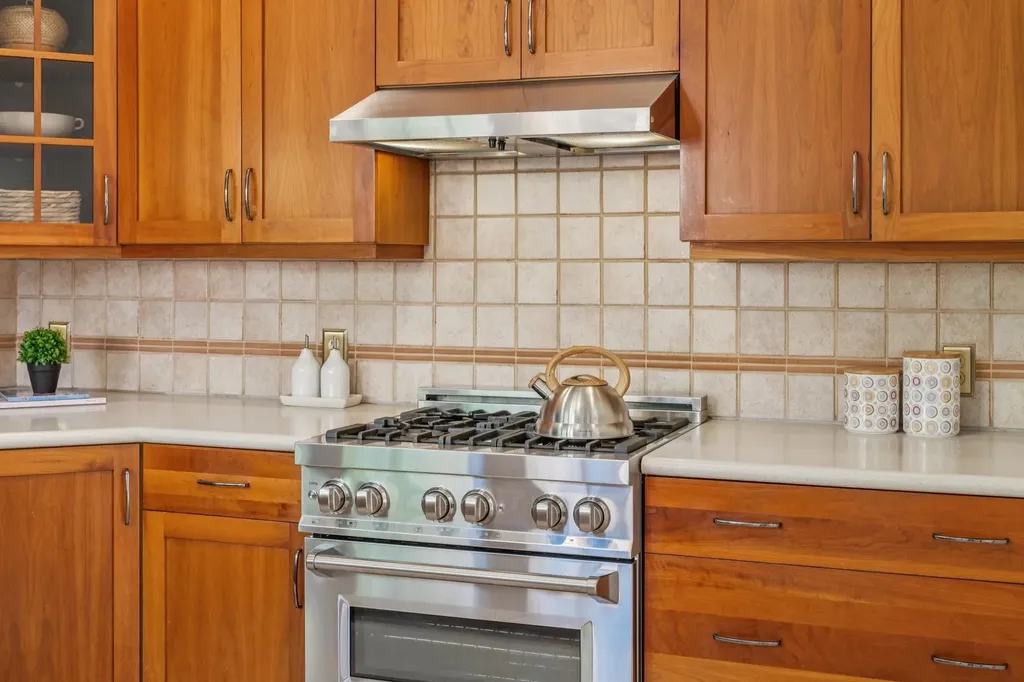 1983 Yosemite Road Berkeley CA 94707