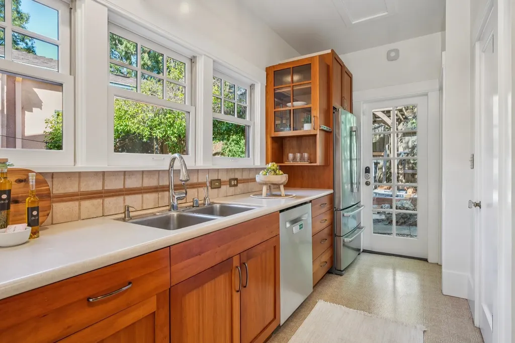 1983 Yosemite Road Berkeley CA 94707