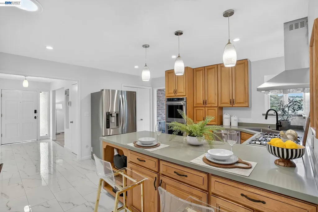 350 Elysian Fields Drive Oakland CA 94605