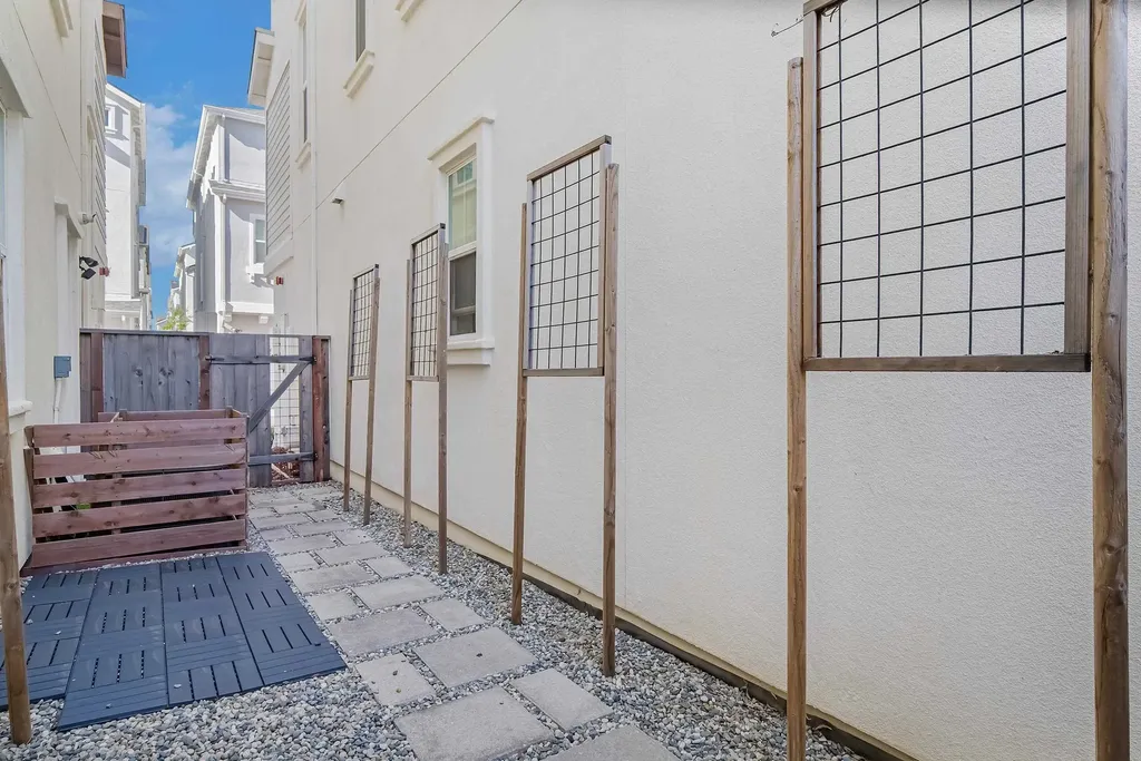 37721 Bay Crest Road Newark CA 94560