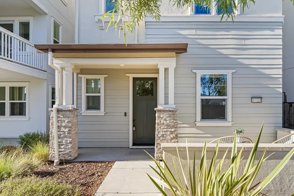 37721 Bay Crest Road Newark CA 94560