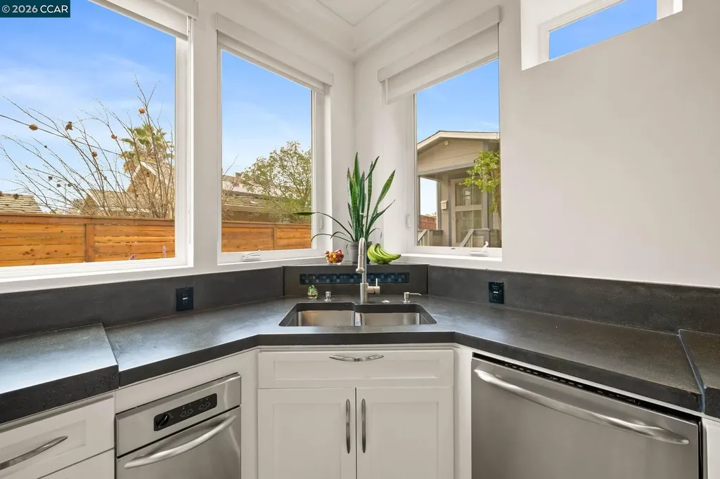 1333 Warren Street Martinez CA 94553