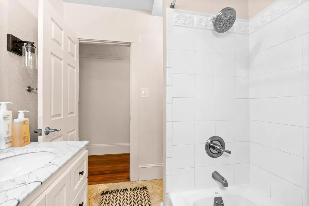 6021 Monadnock Way Oakland CA 94605