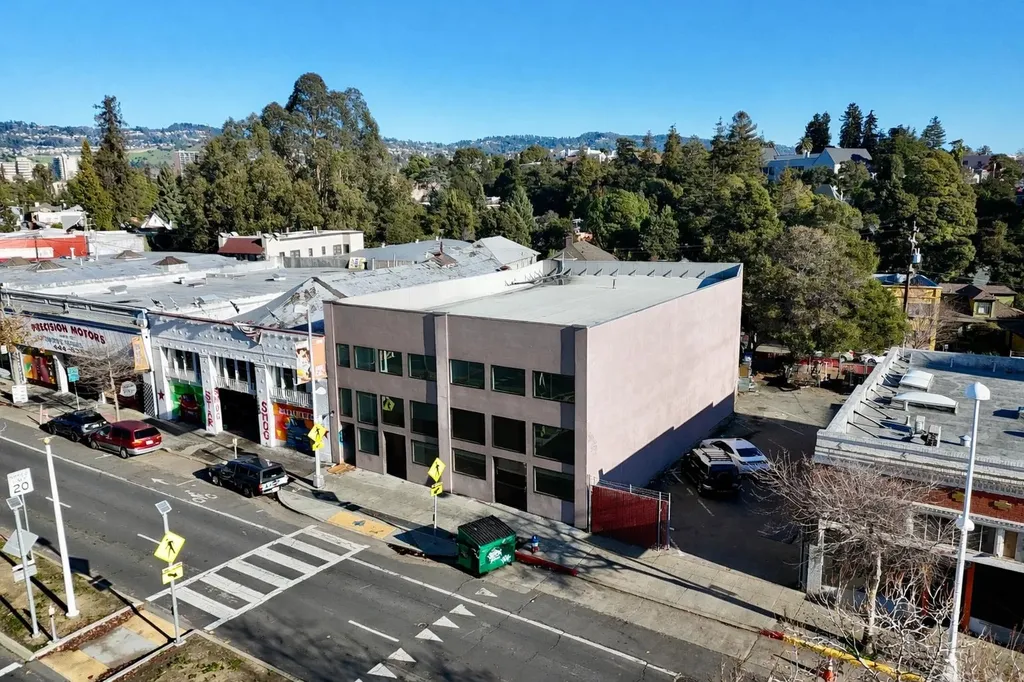 3050 Broadway Oakland CA 94611