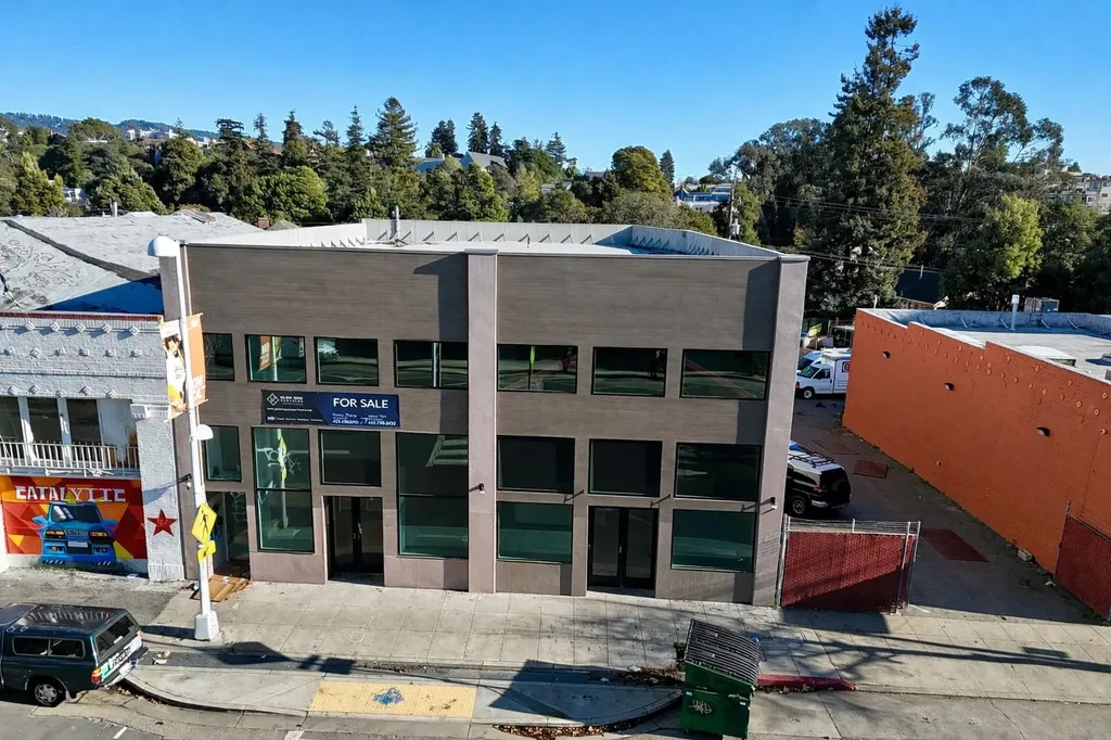 3050 Broadway Oakland CA 94611
